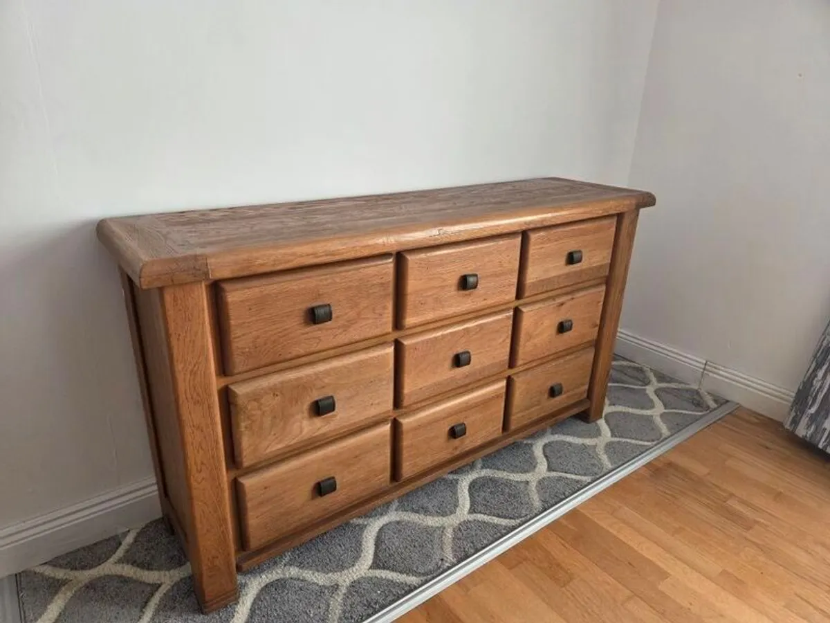 Bedroom chest of drawers - Image 2