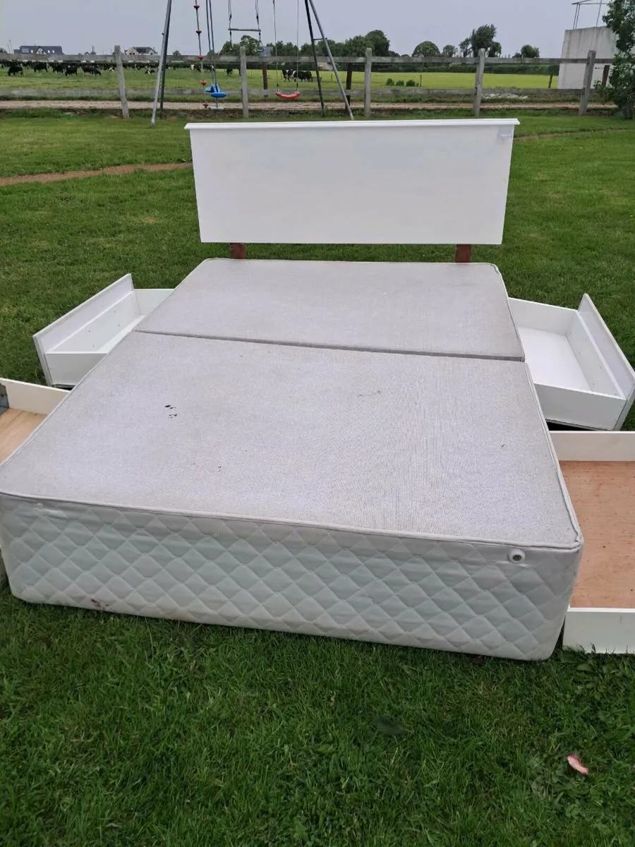 Bed - Image 1