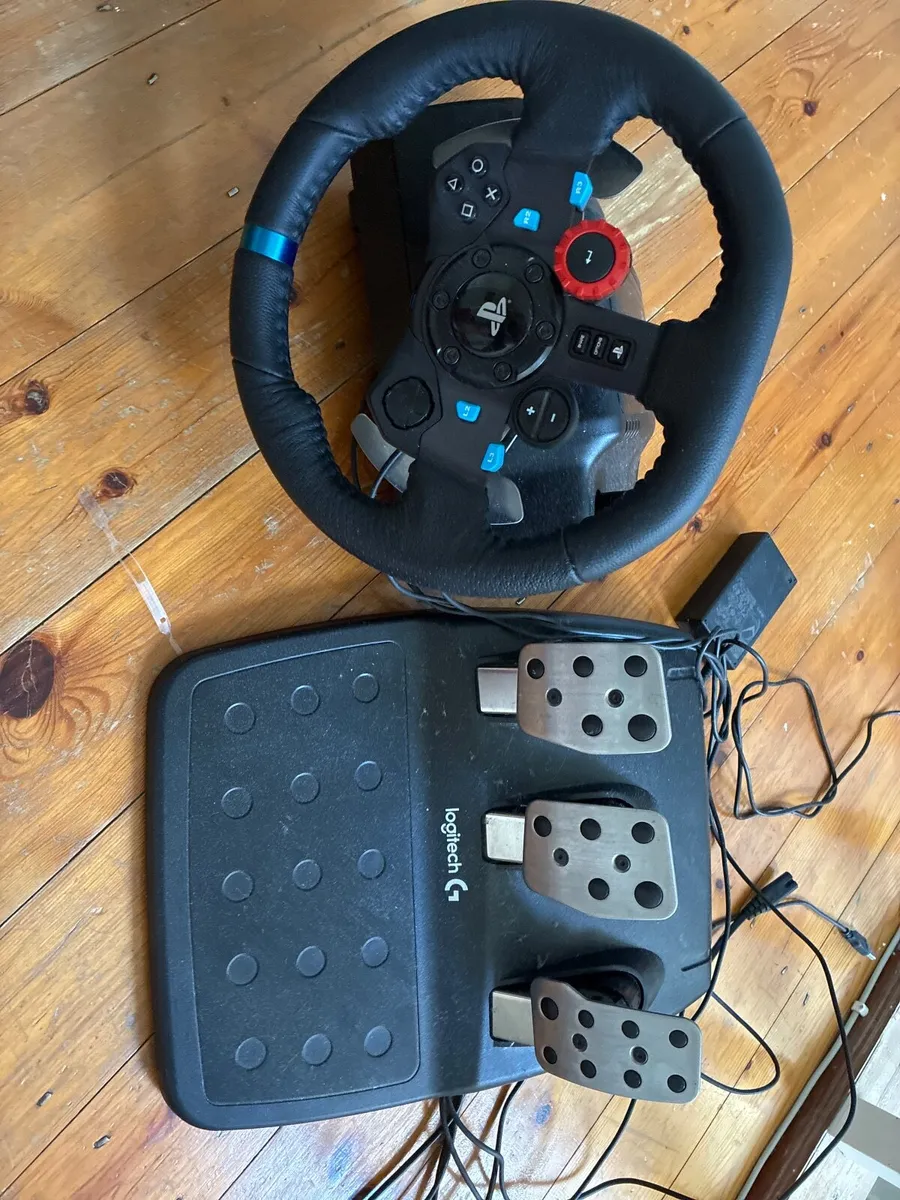 Gaming racing car wheel and pedals