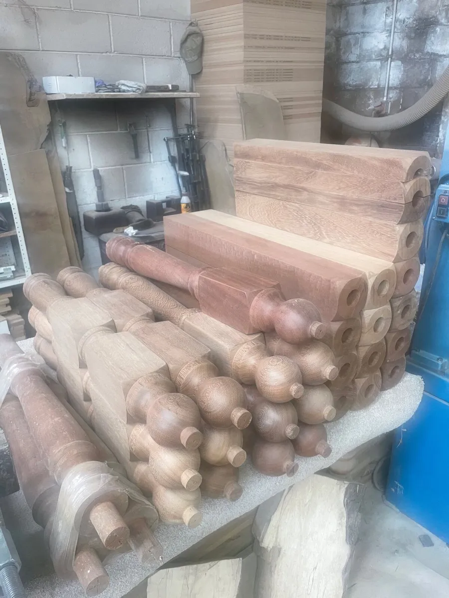 Newel posts - Image 1