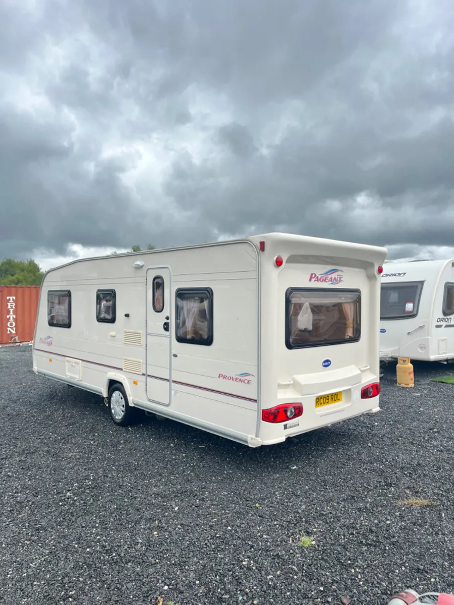 Bailey Pageant MINT 5 Berth Caravan - Image 3