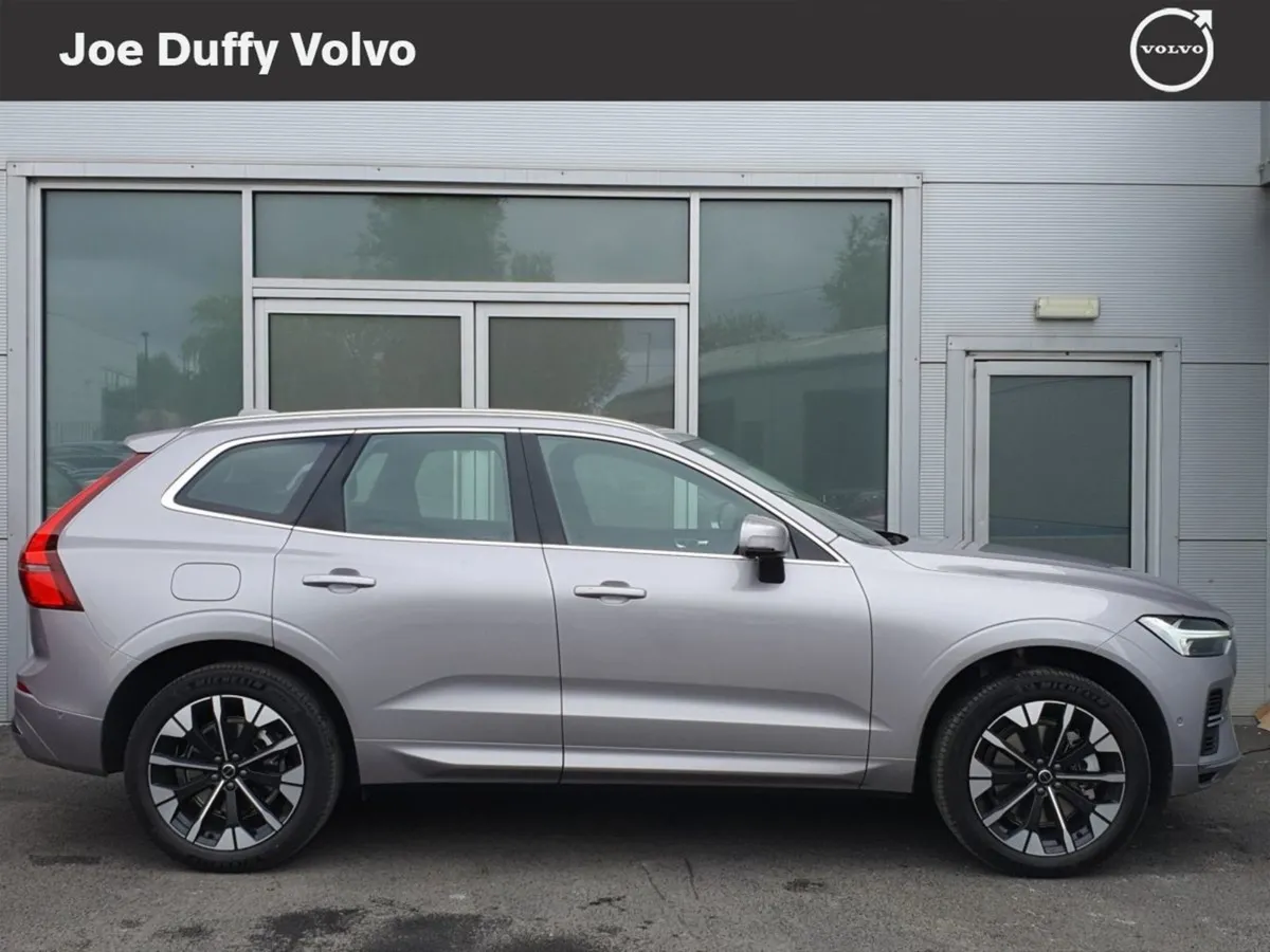 Volvo XC60 Phev Plus Bright T6 - Image 3