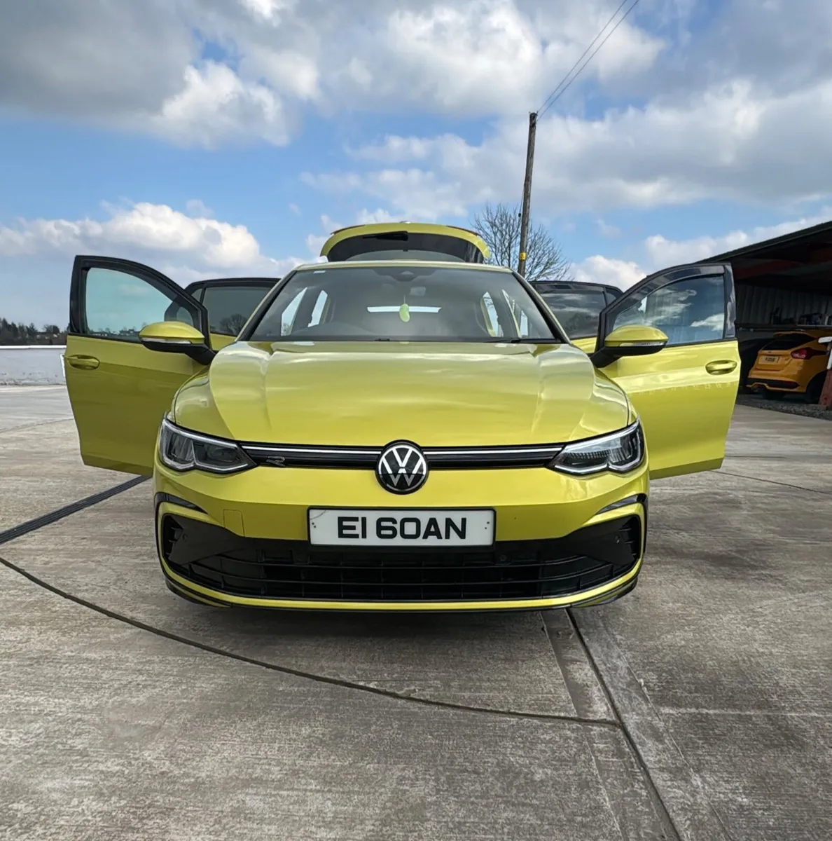 Volkswagen Golf R-Line 150 - Image 1