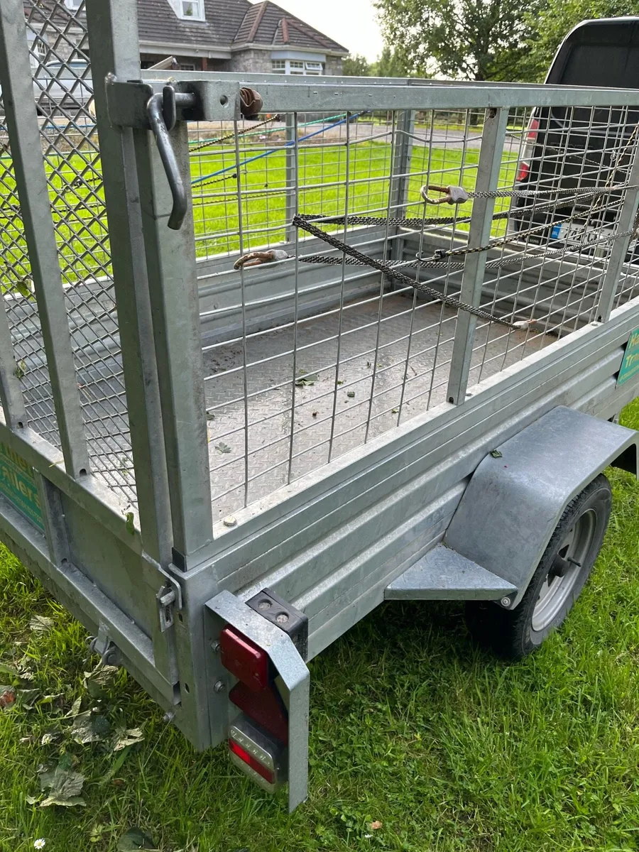 Trailer - Image 1