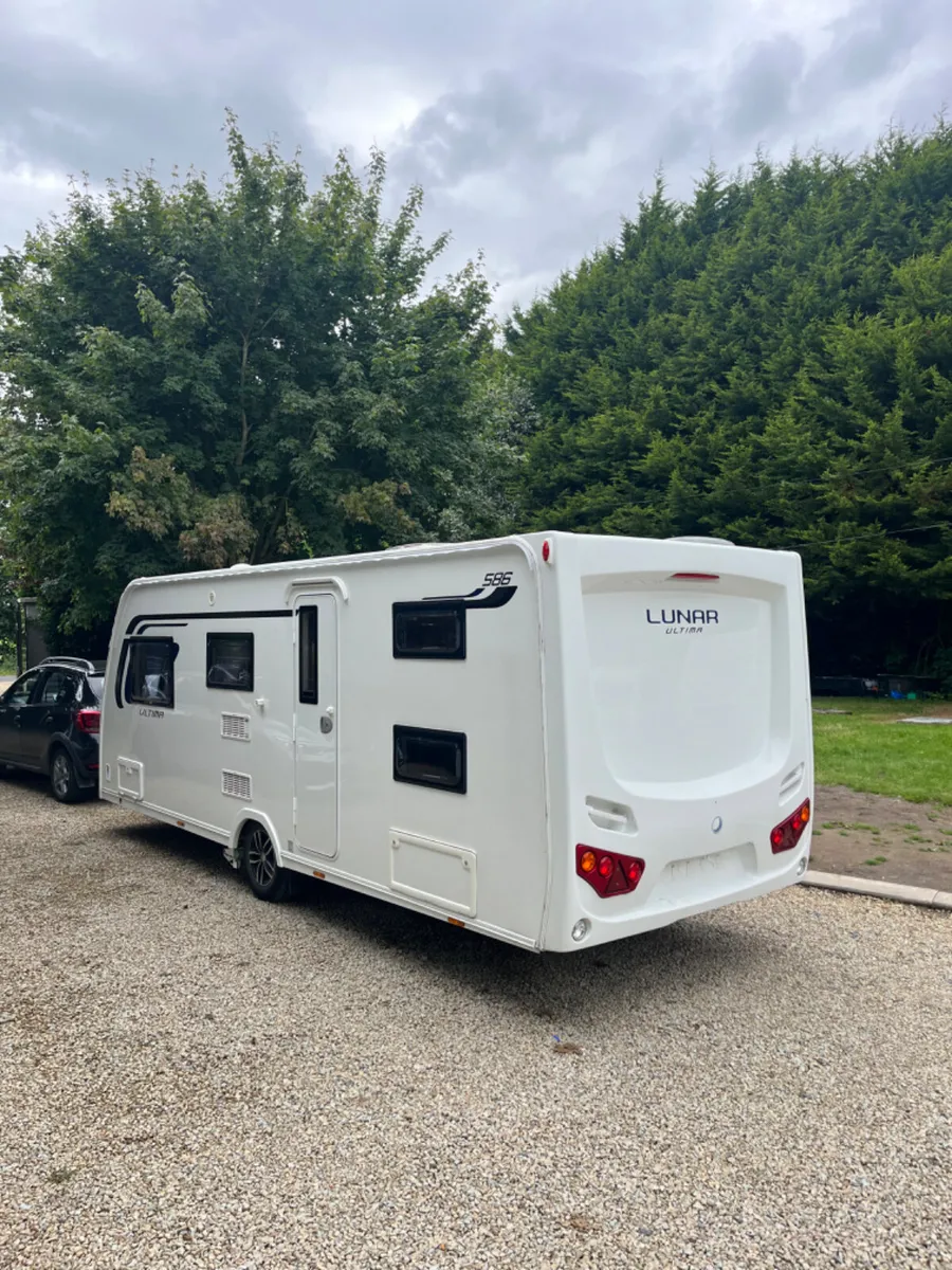 Lunar Ultima 6 Berth Fixed Bunkbed Caravan - Image 1