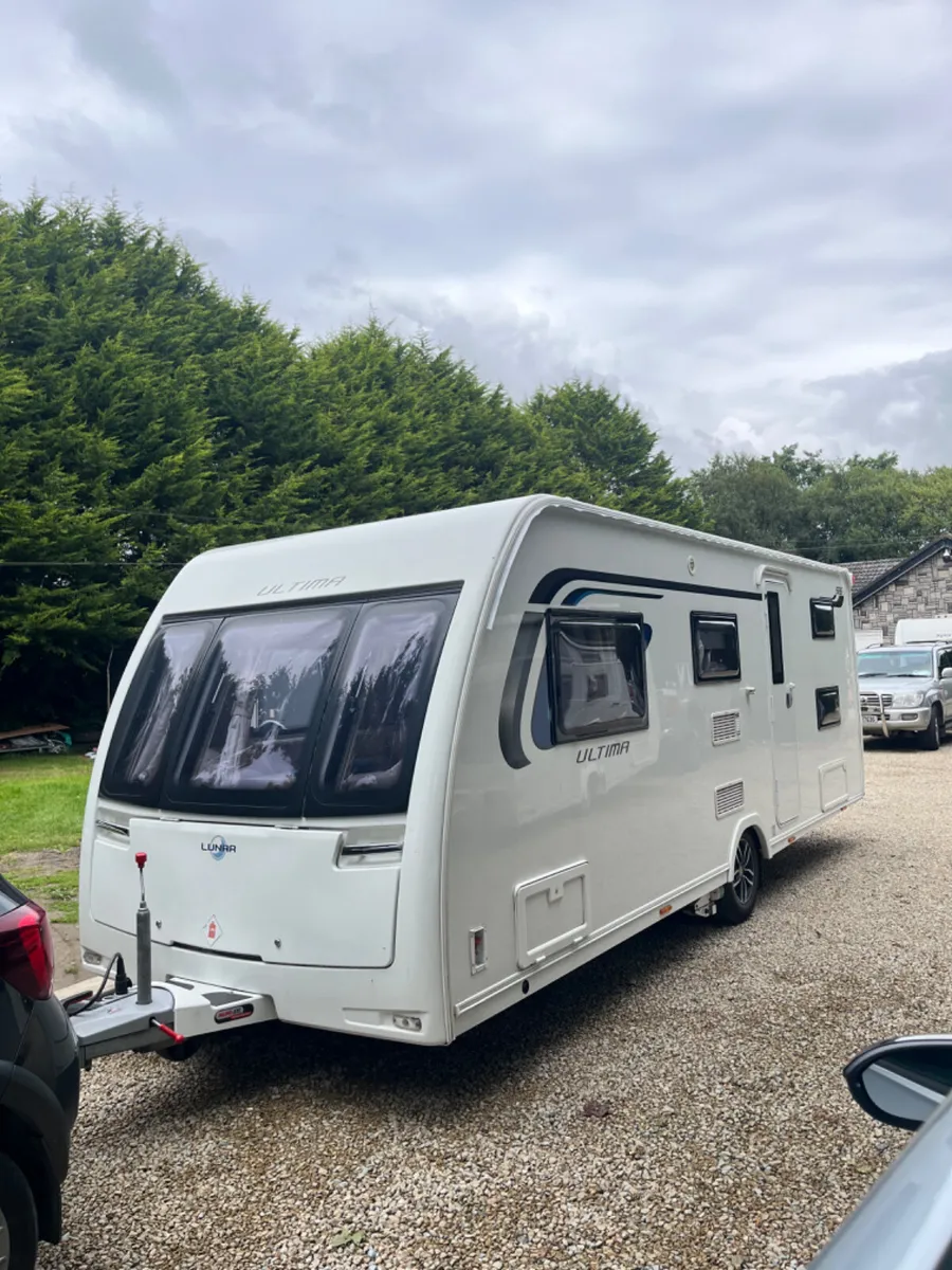 Lunar Ultima 6 Berth Fixed Bunkbed Caravan - Image 2