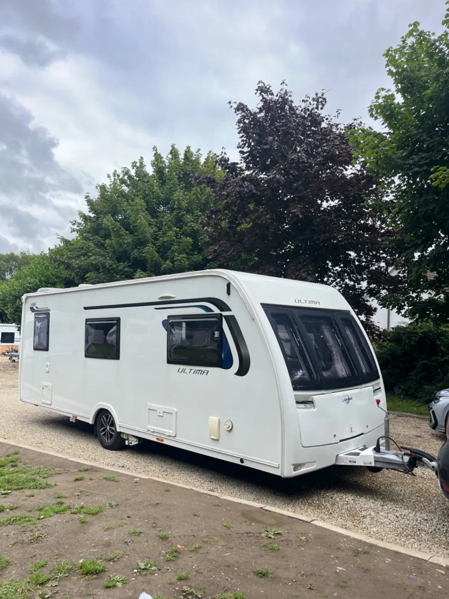 Lunar Ultima 6 Berth Fixed Bunkbed Caravan - Image 4
