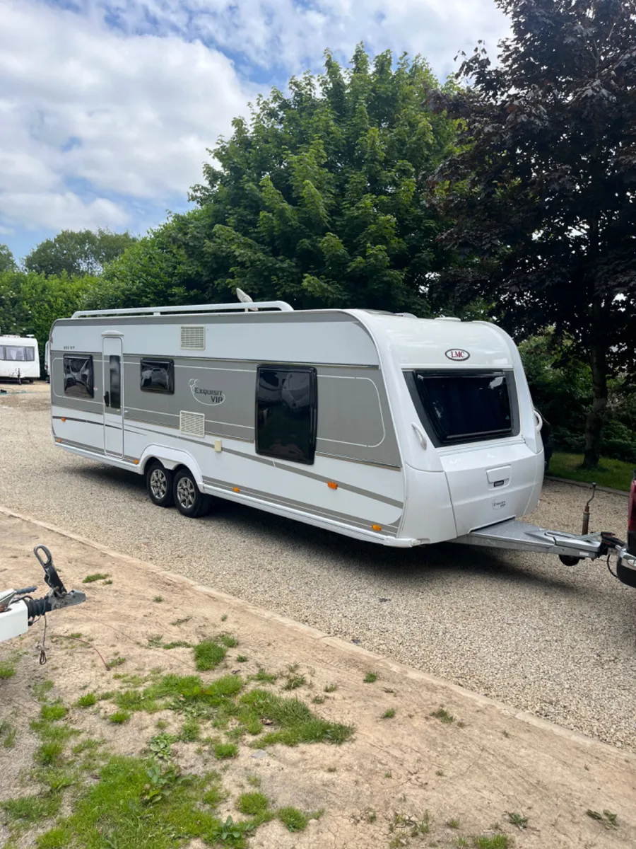 2016 Lmc 6 Berth Fixed Bed Caravan - Image 1