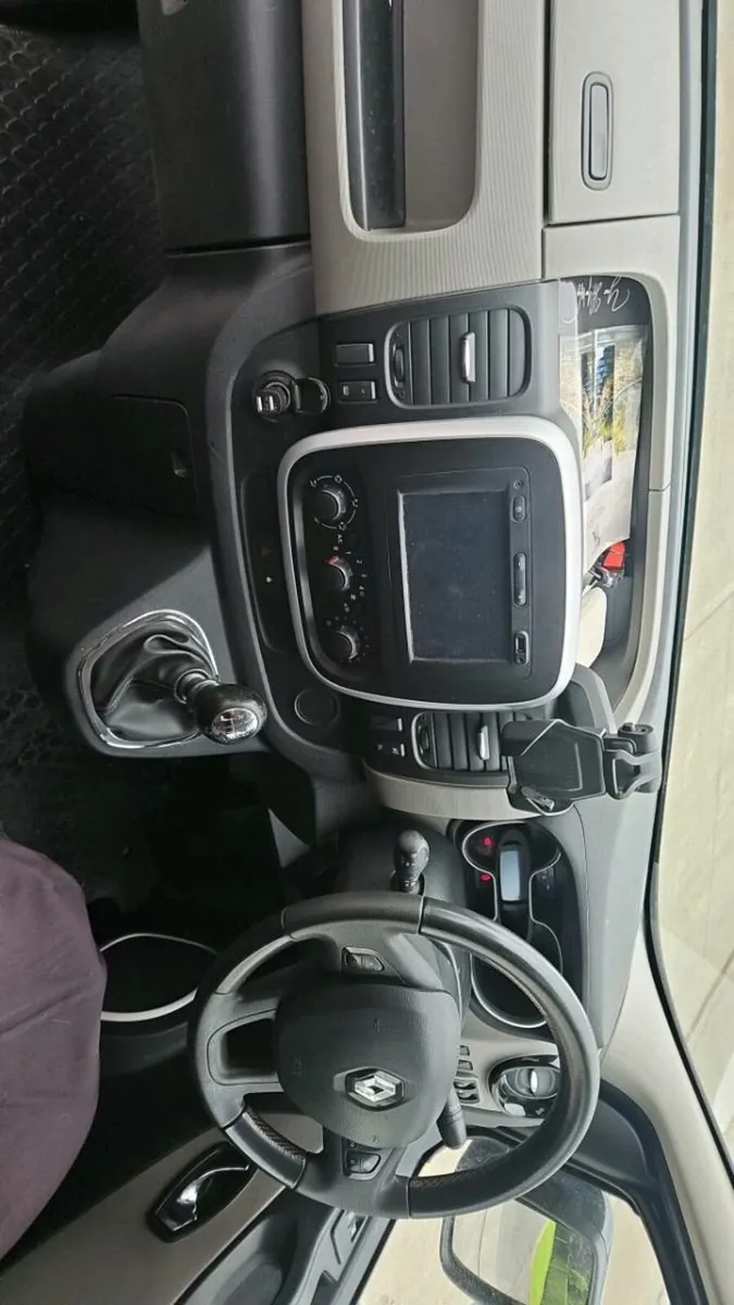 Renault Trafic Sport SWB - Image 4