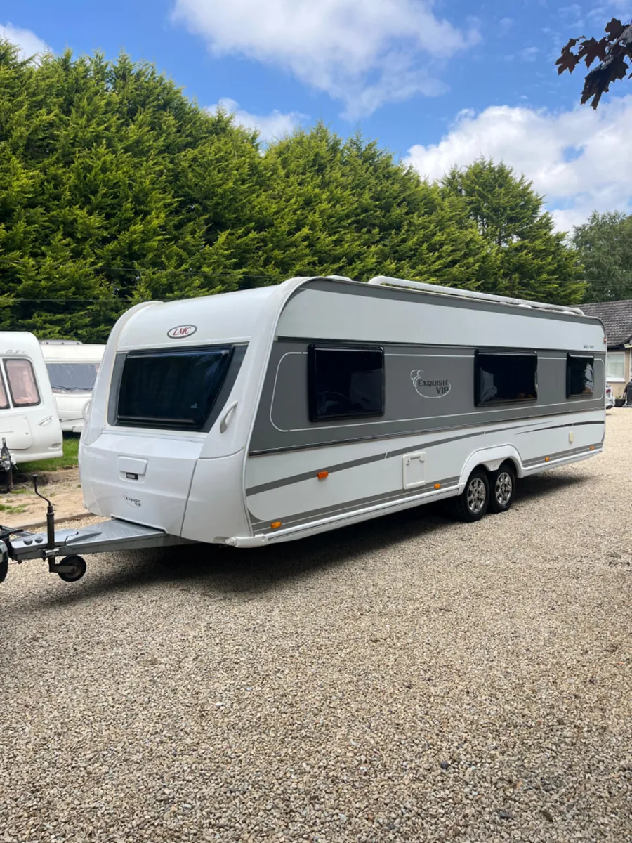 2016 Lmc 6 Berth Fixed Bed Caravan - Image 2
