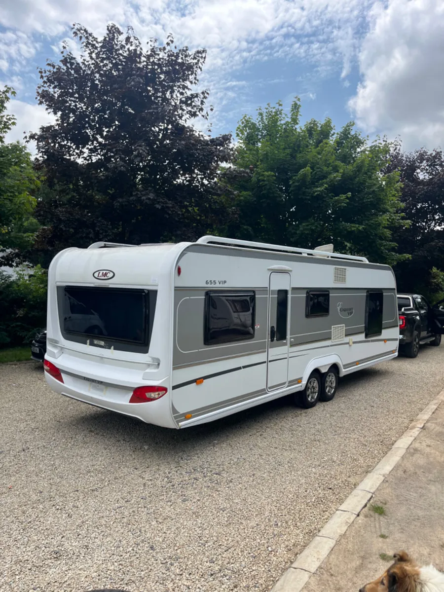 2016 Lmc 6 Berth Fixed Bed Caravan - Image 3