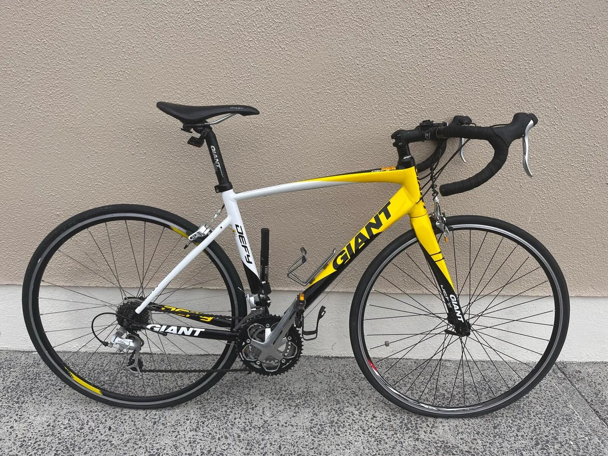 Giant Defy Ladies Road Bike - Image 1