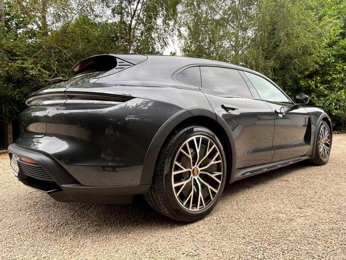 Porsche Taycan 4 Cross Turismo - Image 3
