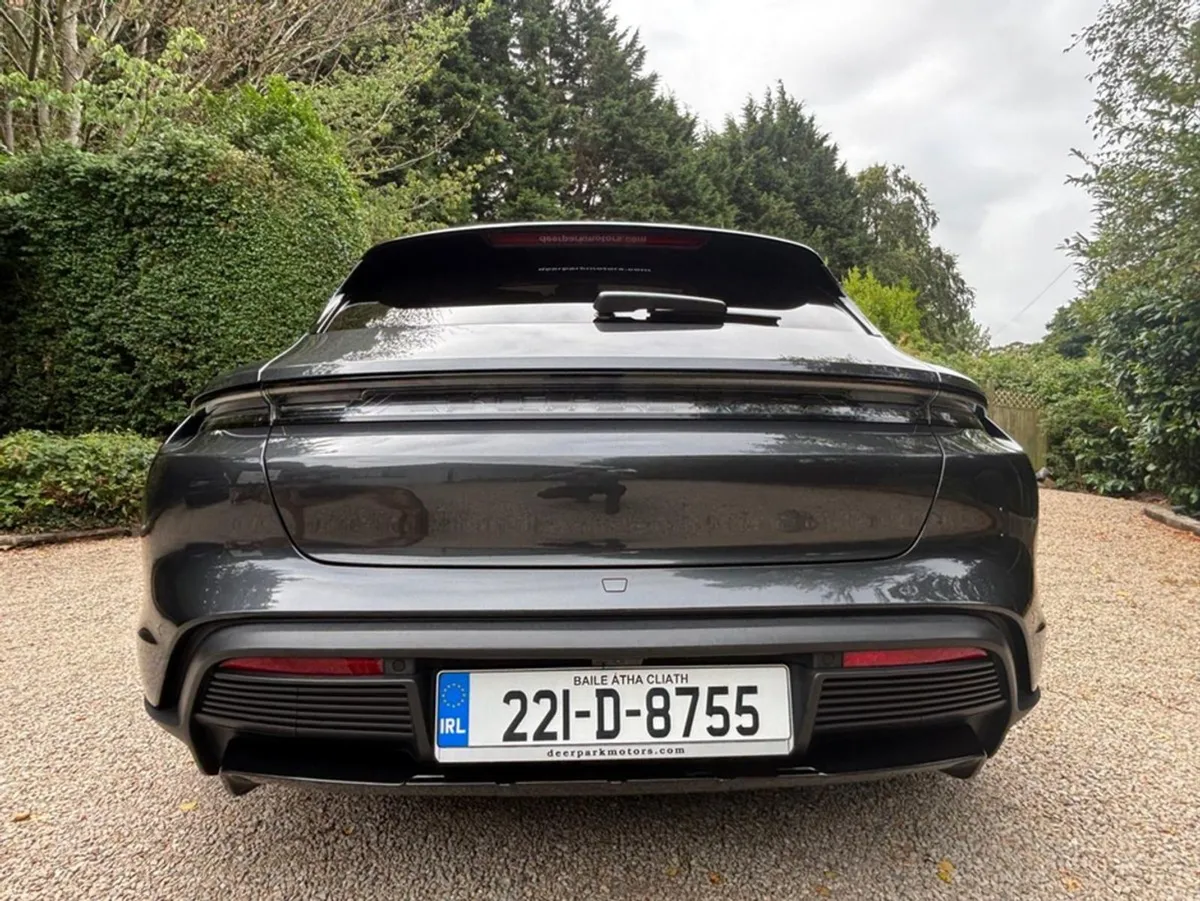 Porsche Taycan 4 Cross Turismo - Image 4