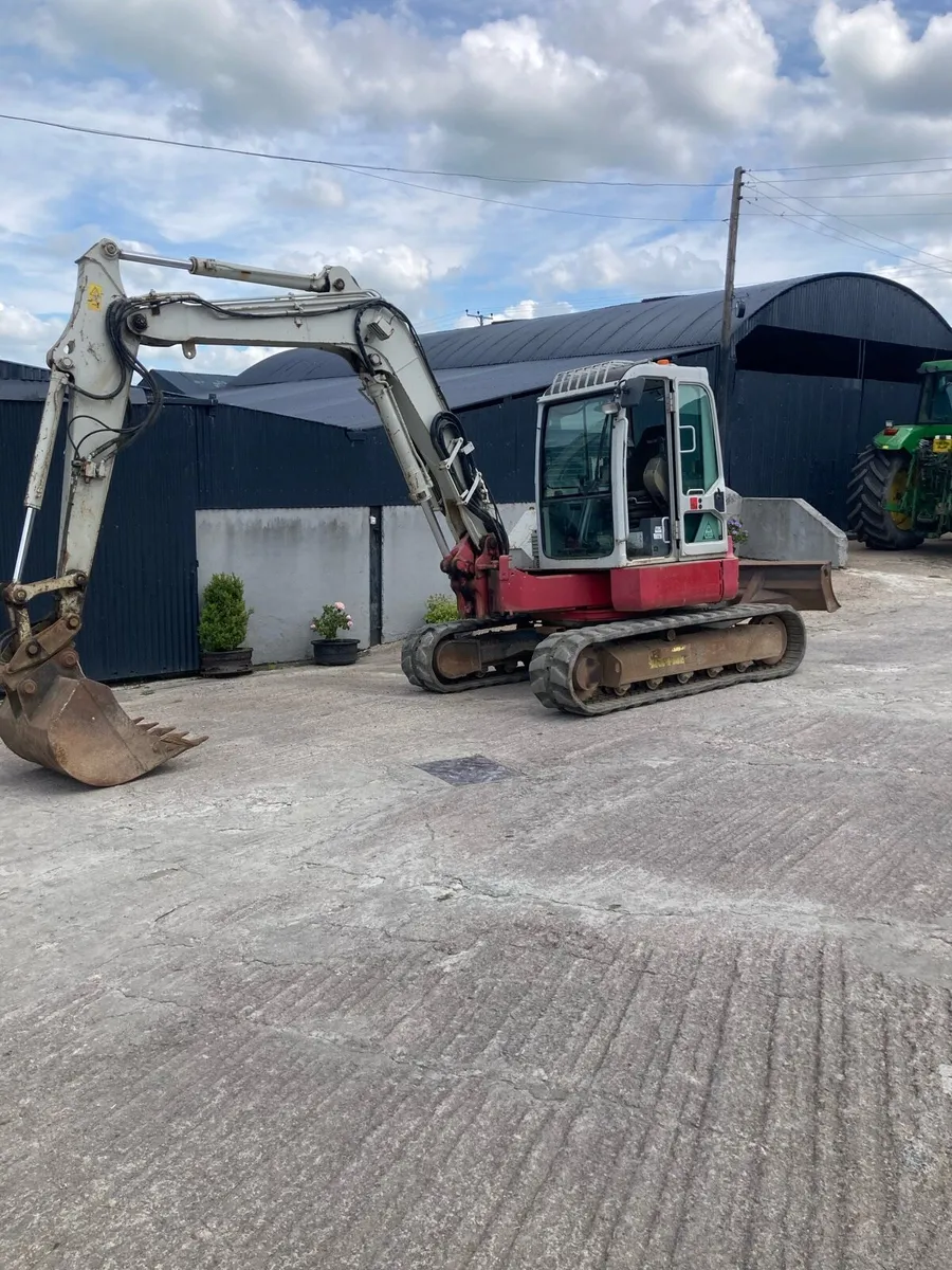 2011 Takeuchi 8 ton Digger - Image 1