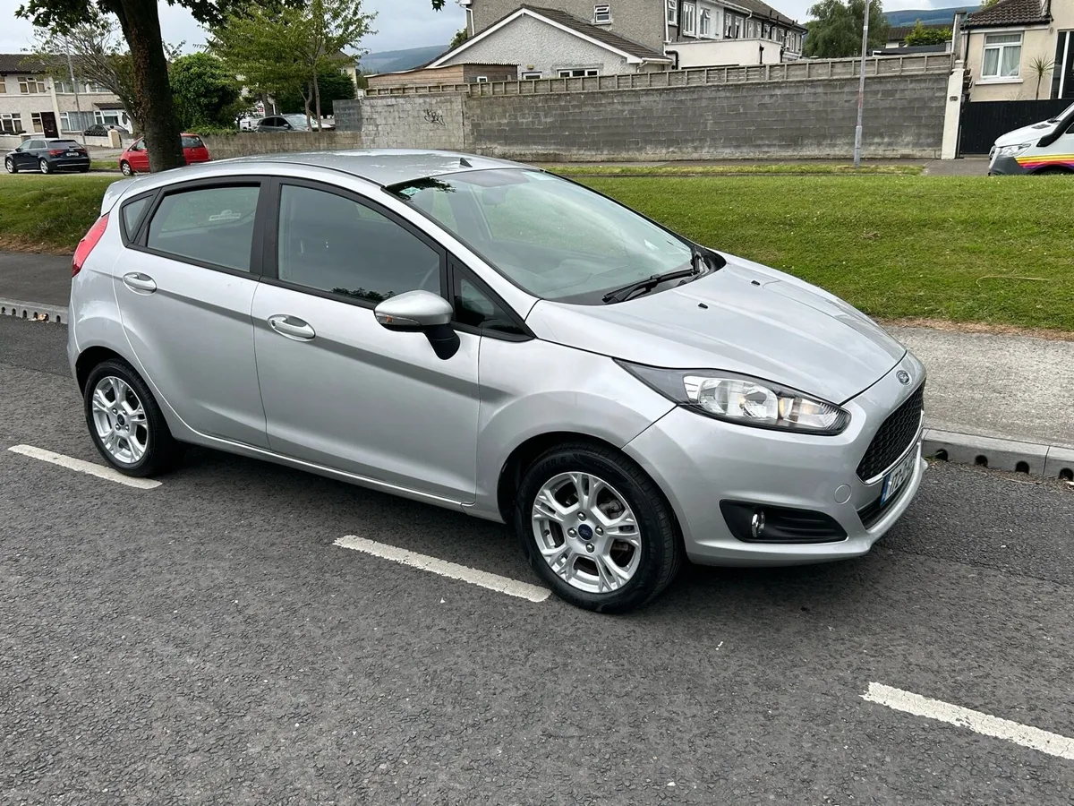172 FORD FIESTA 1.0 PETROL ZETEC 5DR TAX 9/25 - Image 1