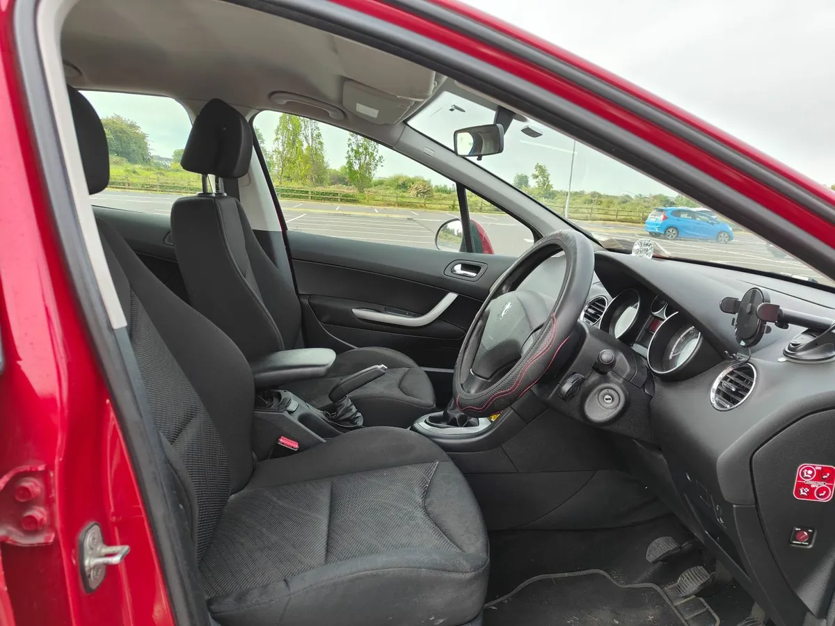 Peugeot 308 in excellent condition - Image 3
