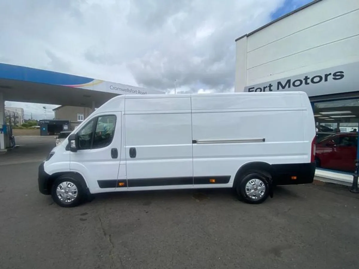 Fiat Ducato 35 L4h2 2.2 AT8 3DR Auto - Image 4