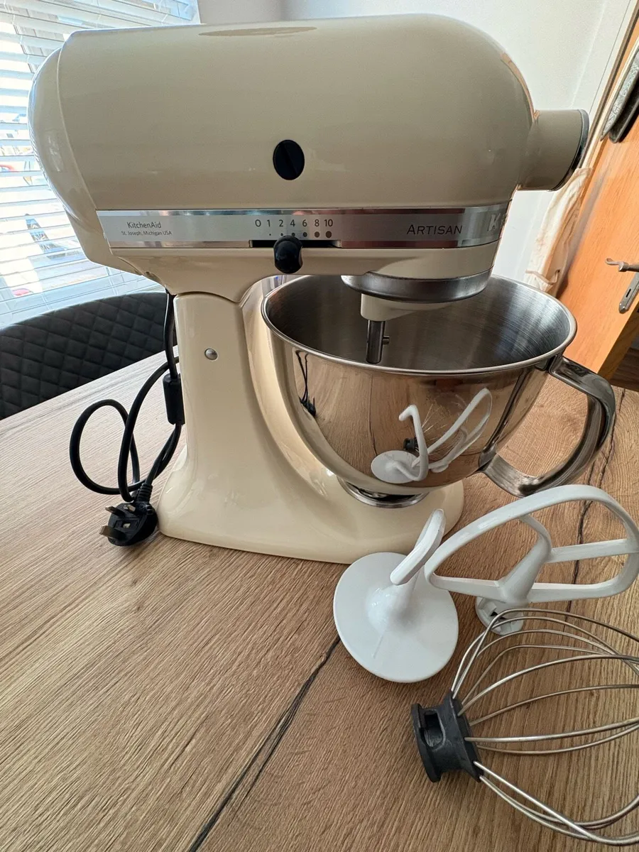 KitchenAid Artisan 4.8L Stand Mixer - Image 1