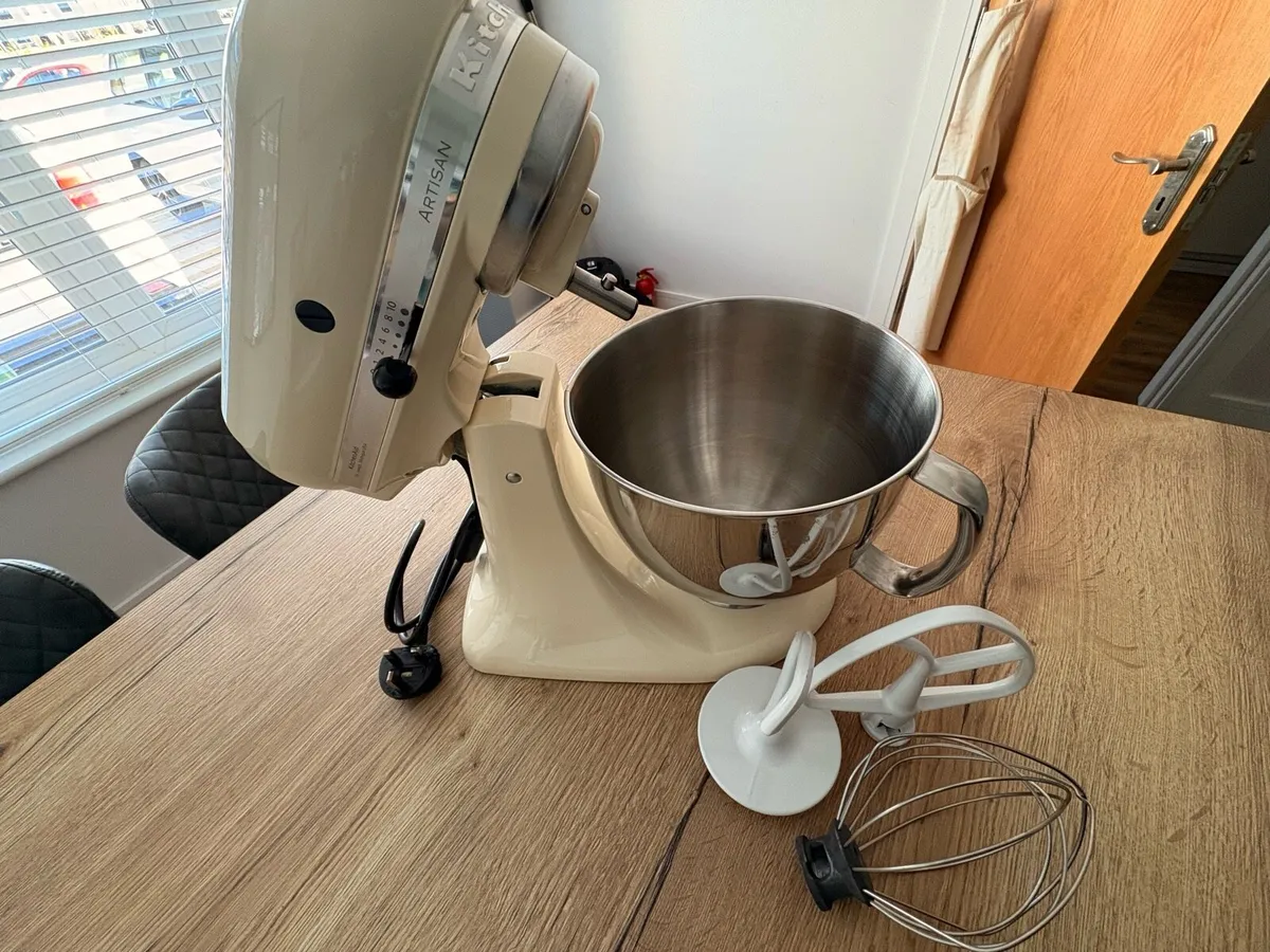 KitchenAid Artisan 4.8L Stand Mixer - Image 2