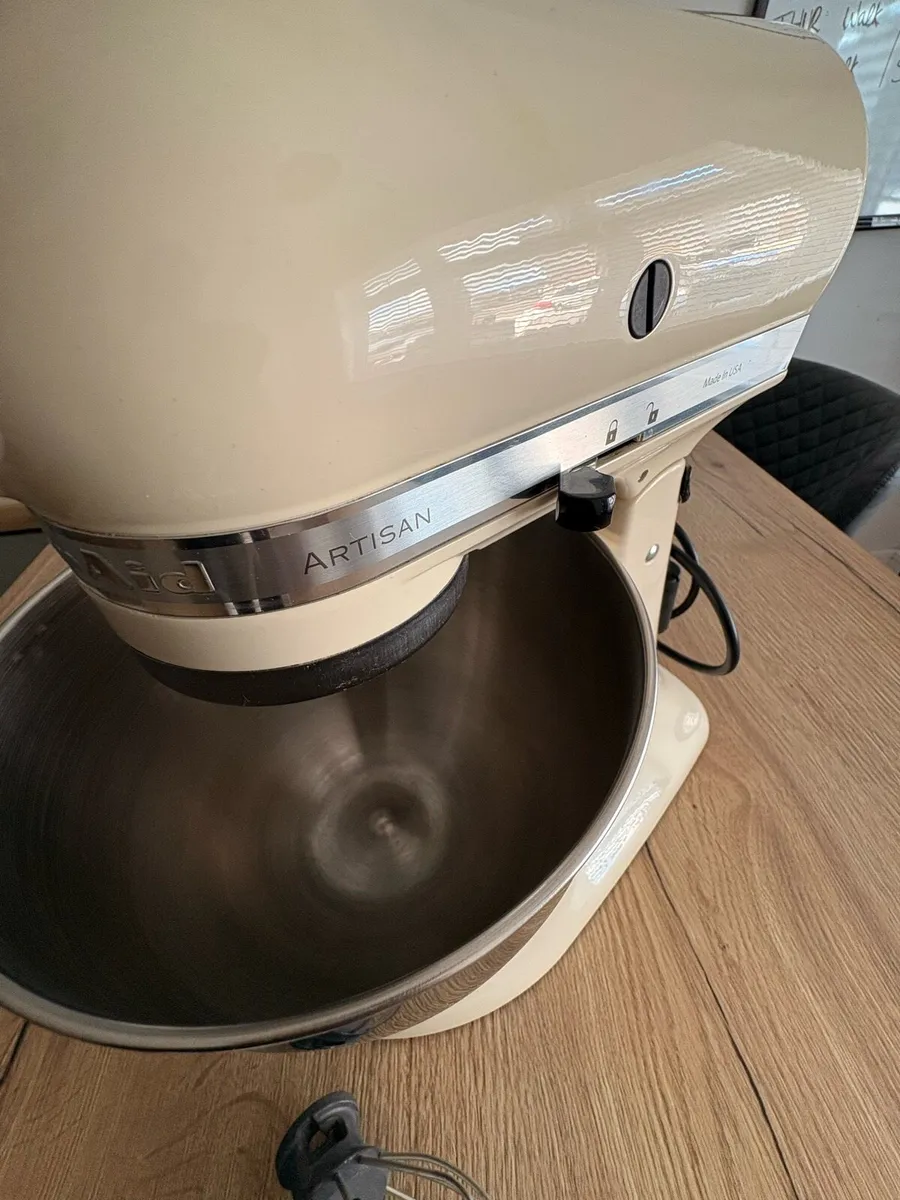 KitchenAid Artisan 4.8L Stand Mixer - Image 3