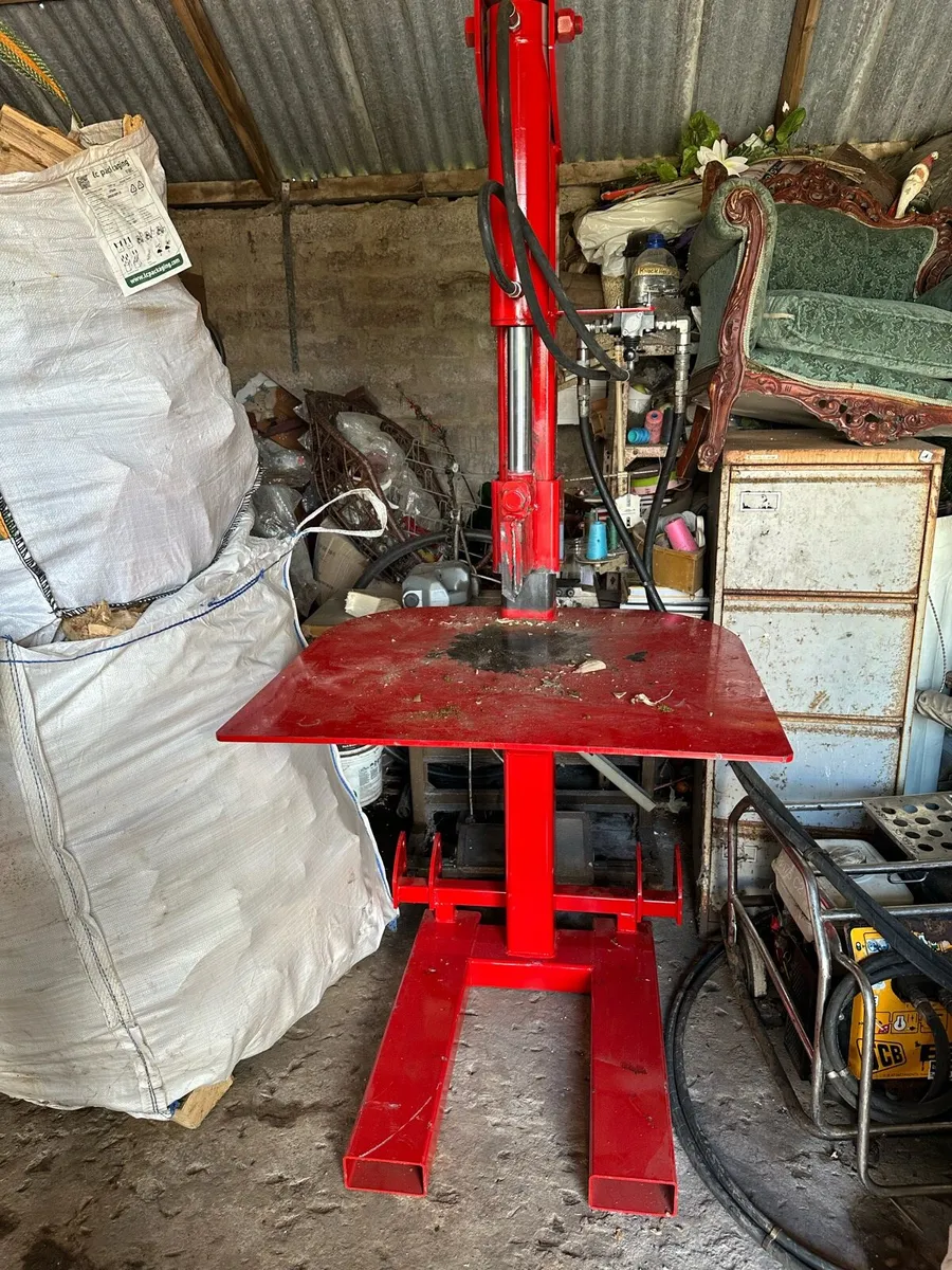 Log splitter with Honda hydraulic power pack - Image 1