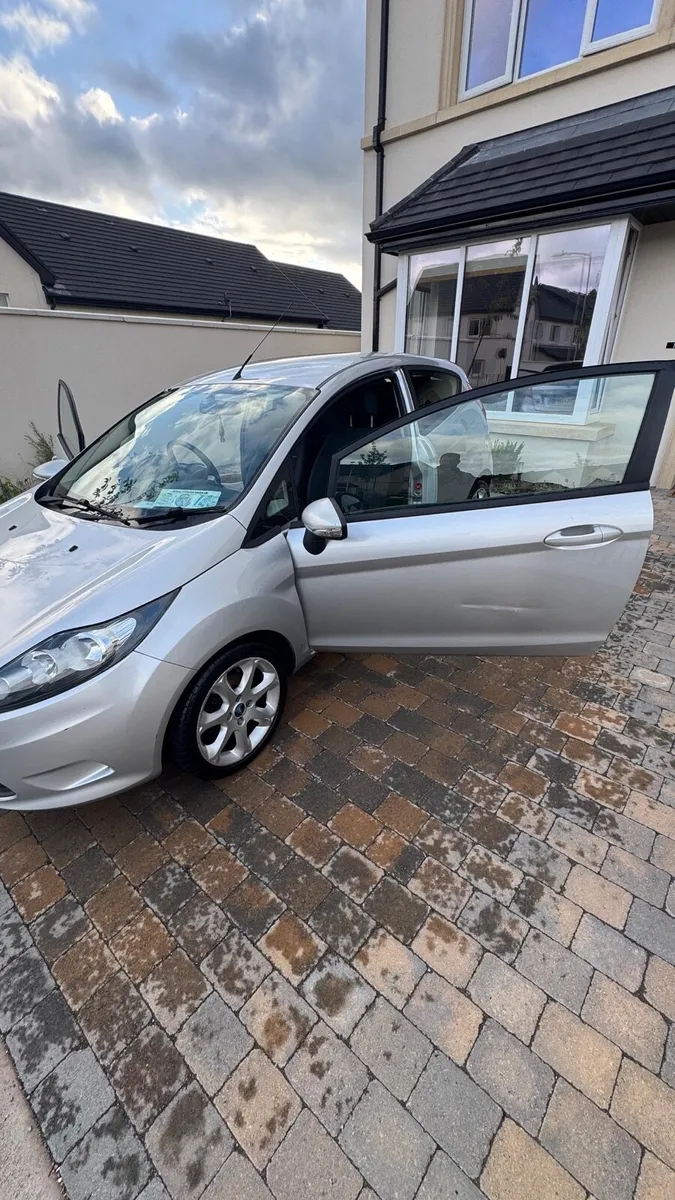 FORD FIESTA ARGENTO 1.25 - Image 2