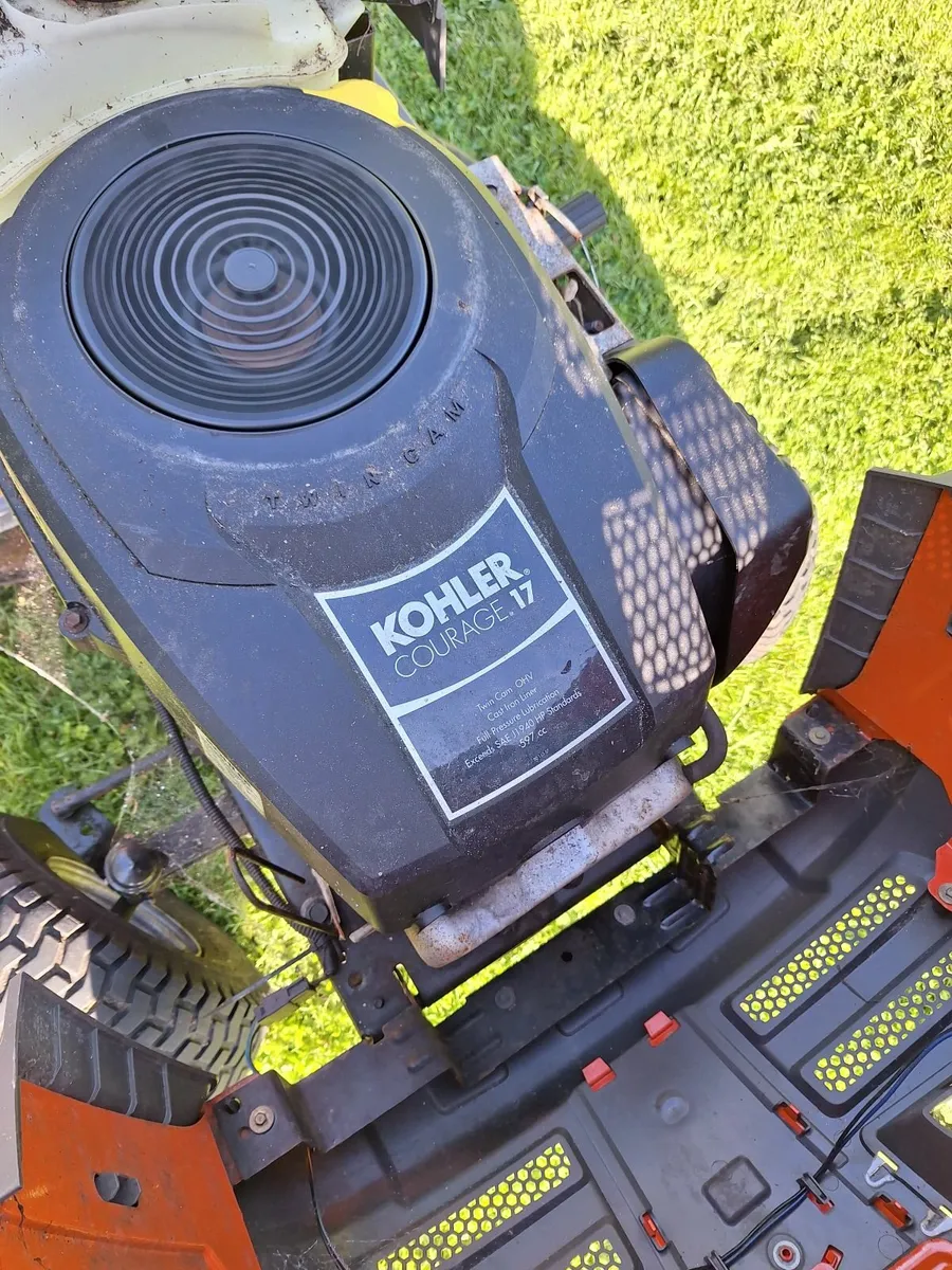 Ride on lawnmower - Image 1