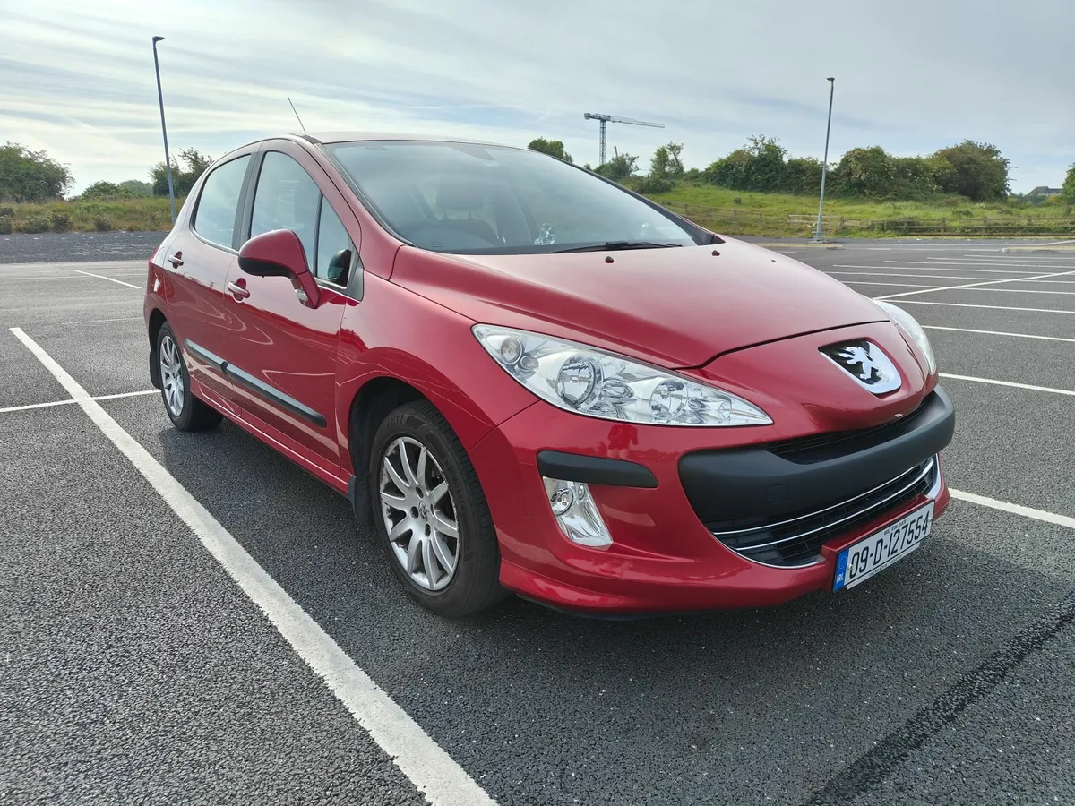 Peugeot 308 in excellent condition - Image 1