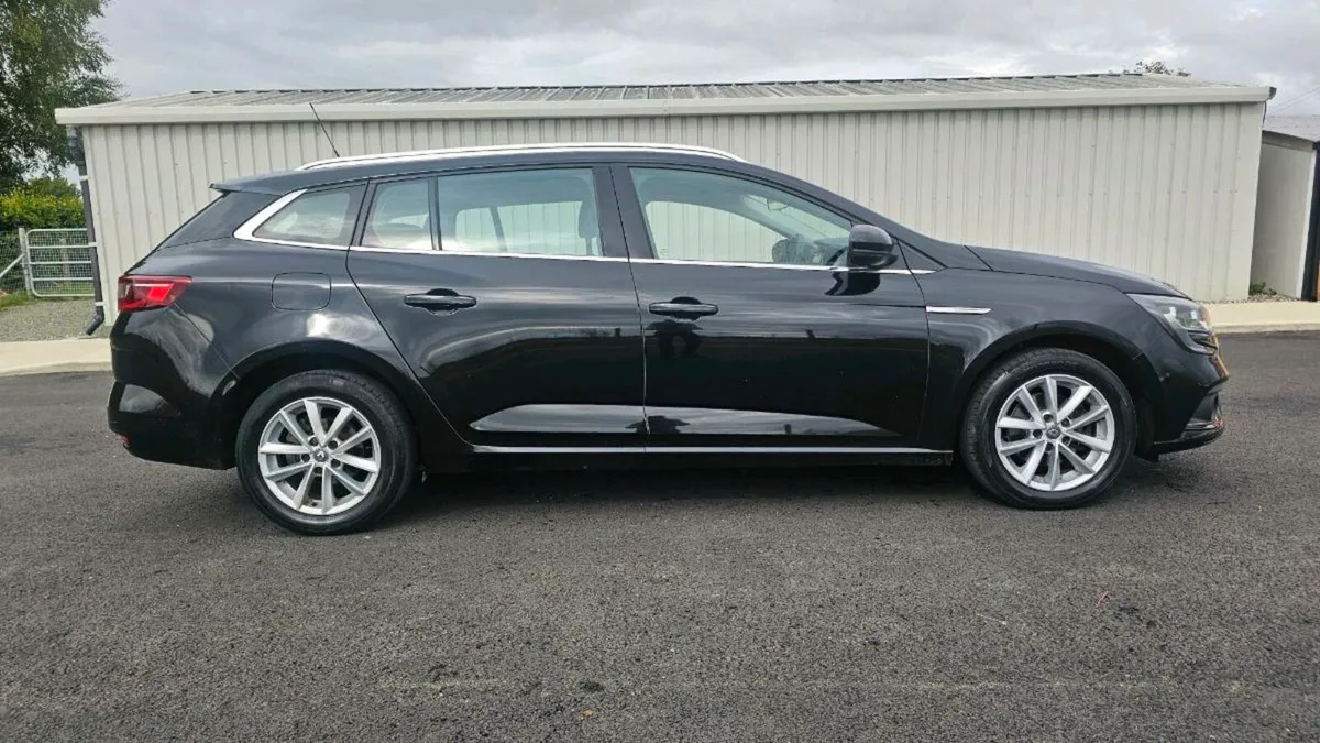 /// 2017 RENAULT MEGANE ESTATE - Image 1
