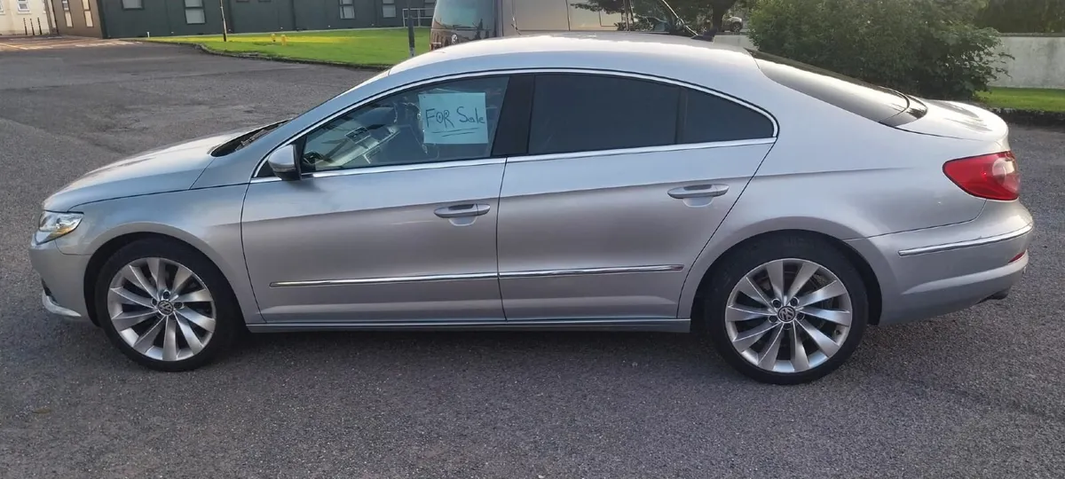 Volkswagen Passat 2012 - Image 1