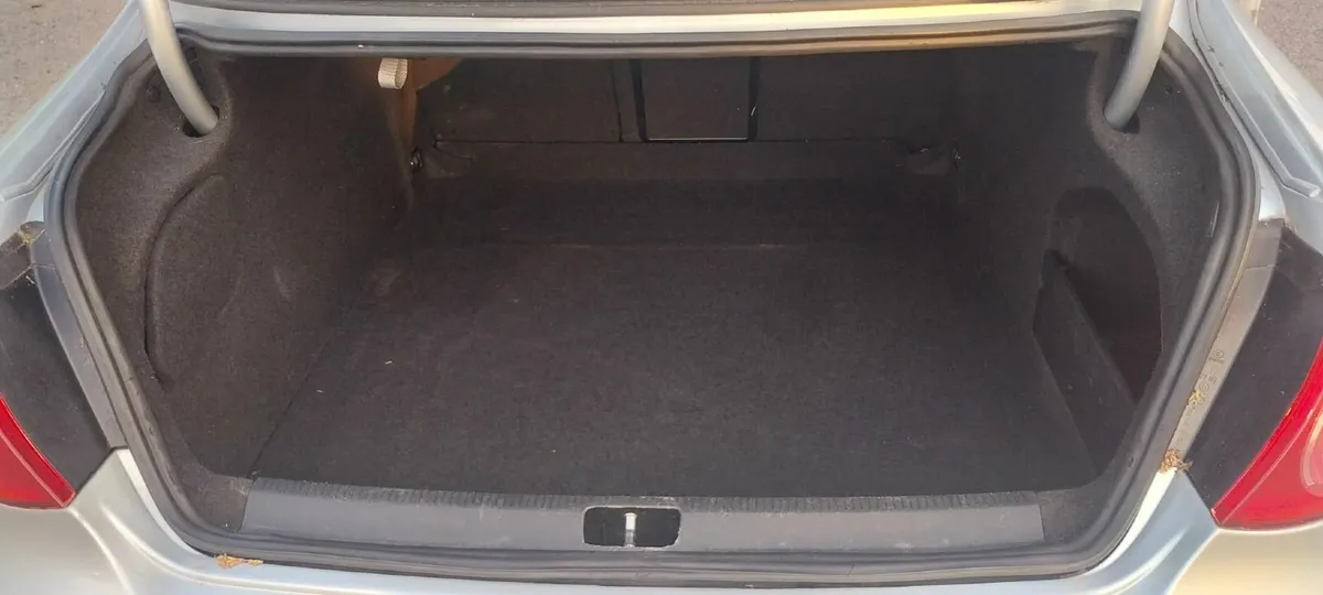 Volkswagen Passat 2012 - Image 3