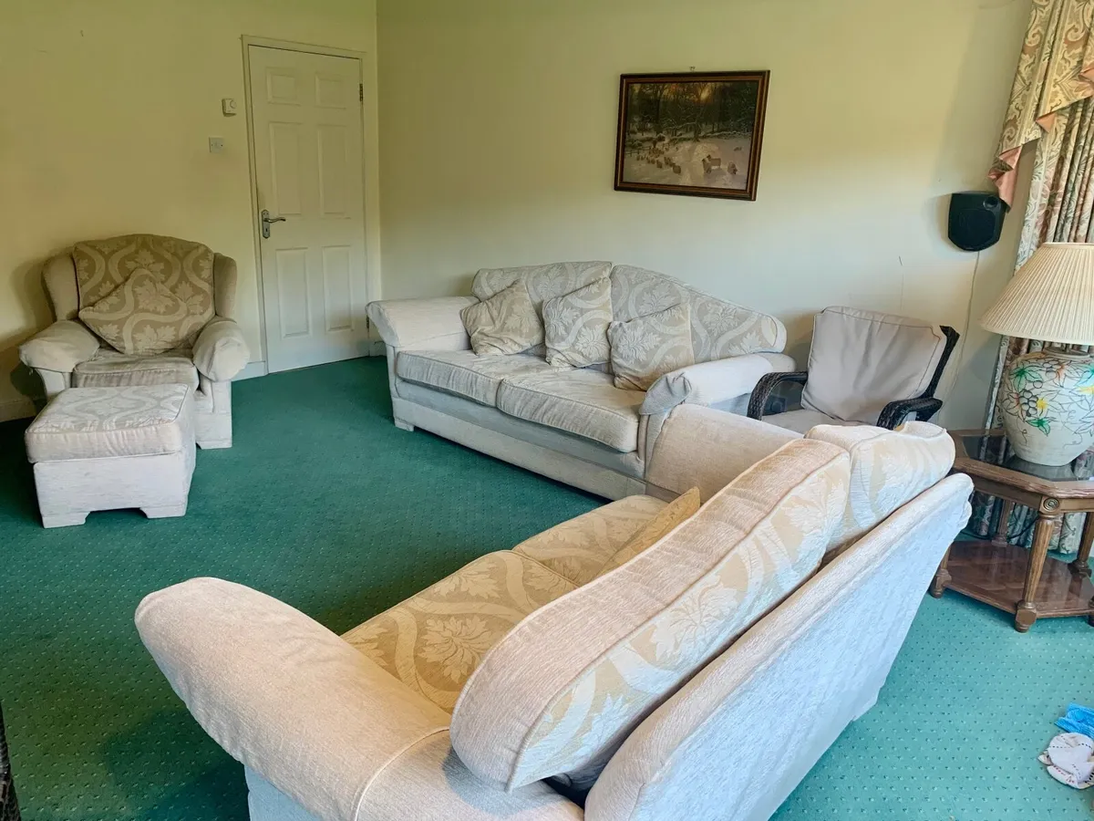 3 piece sofa suite with cushions & foot stool - Image 4