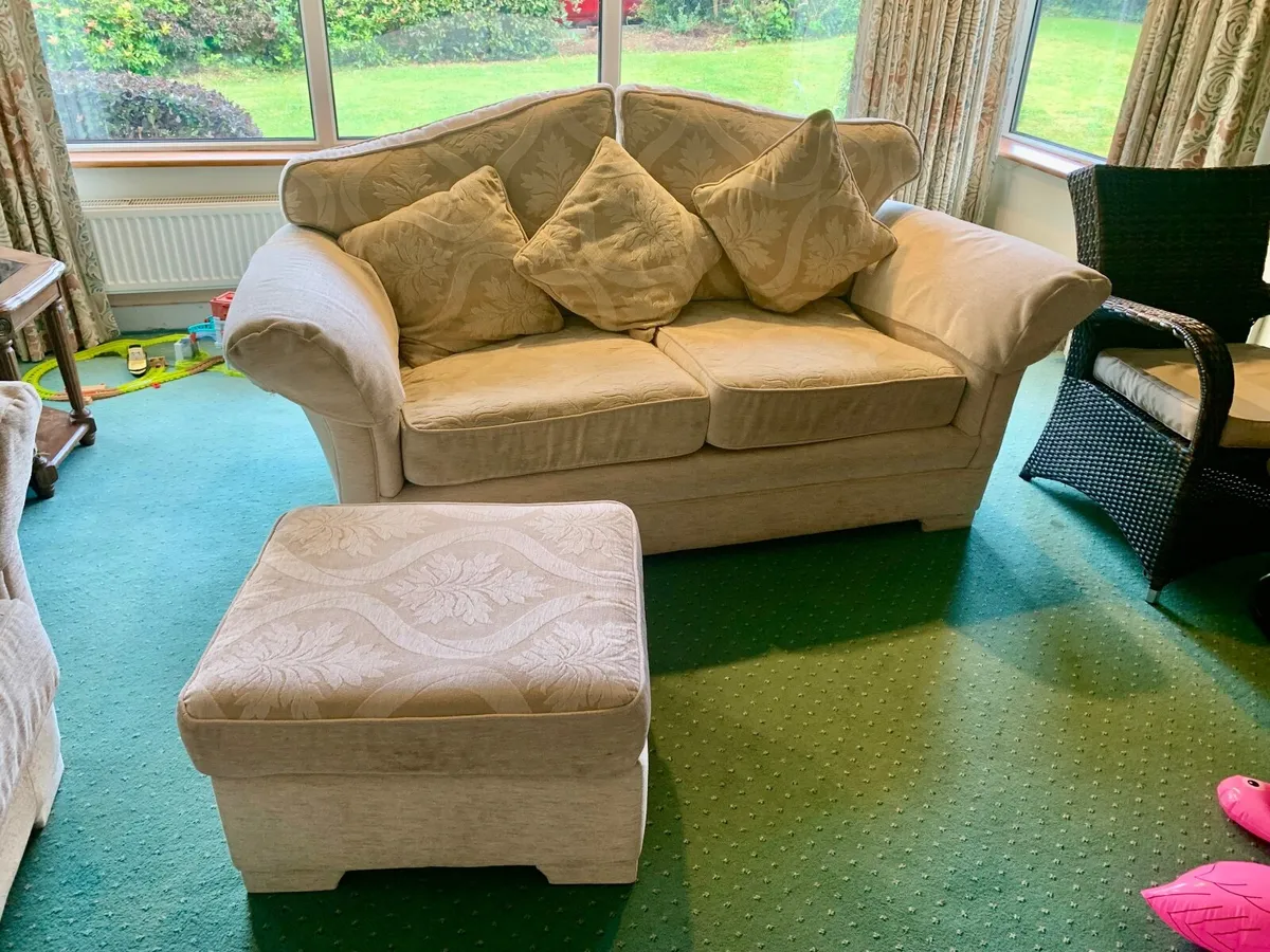 3 piece sofa suite with cushions & foot stool - Image 1