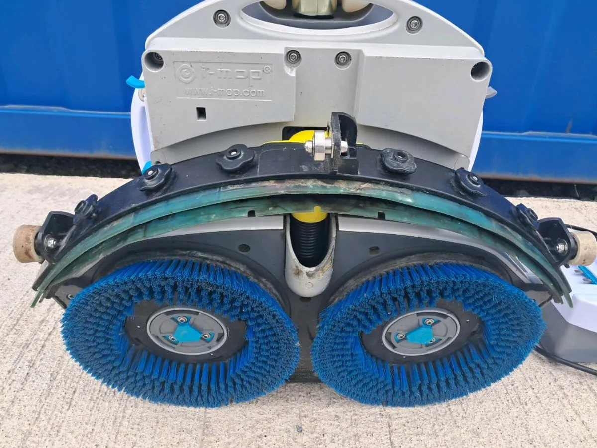 Imop XL scrubber dryer - Image 2