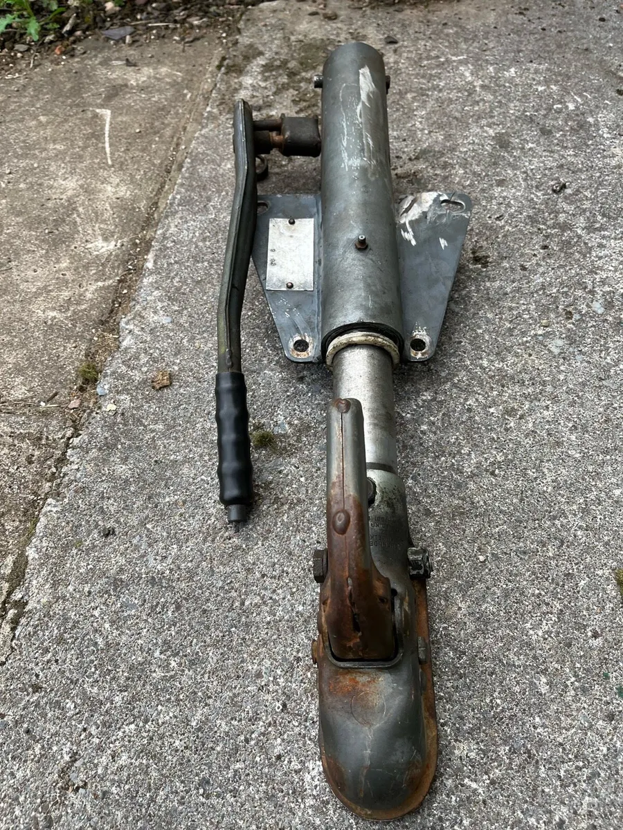 BRADLEY sliding trailer hitch with handbrake lever - Image 3