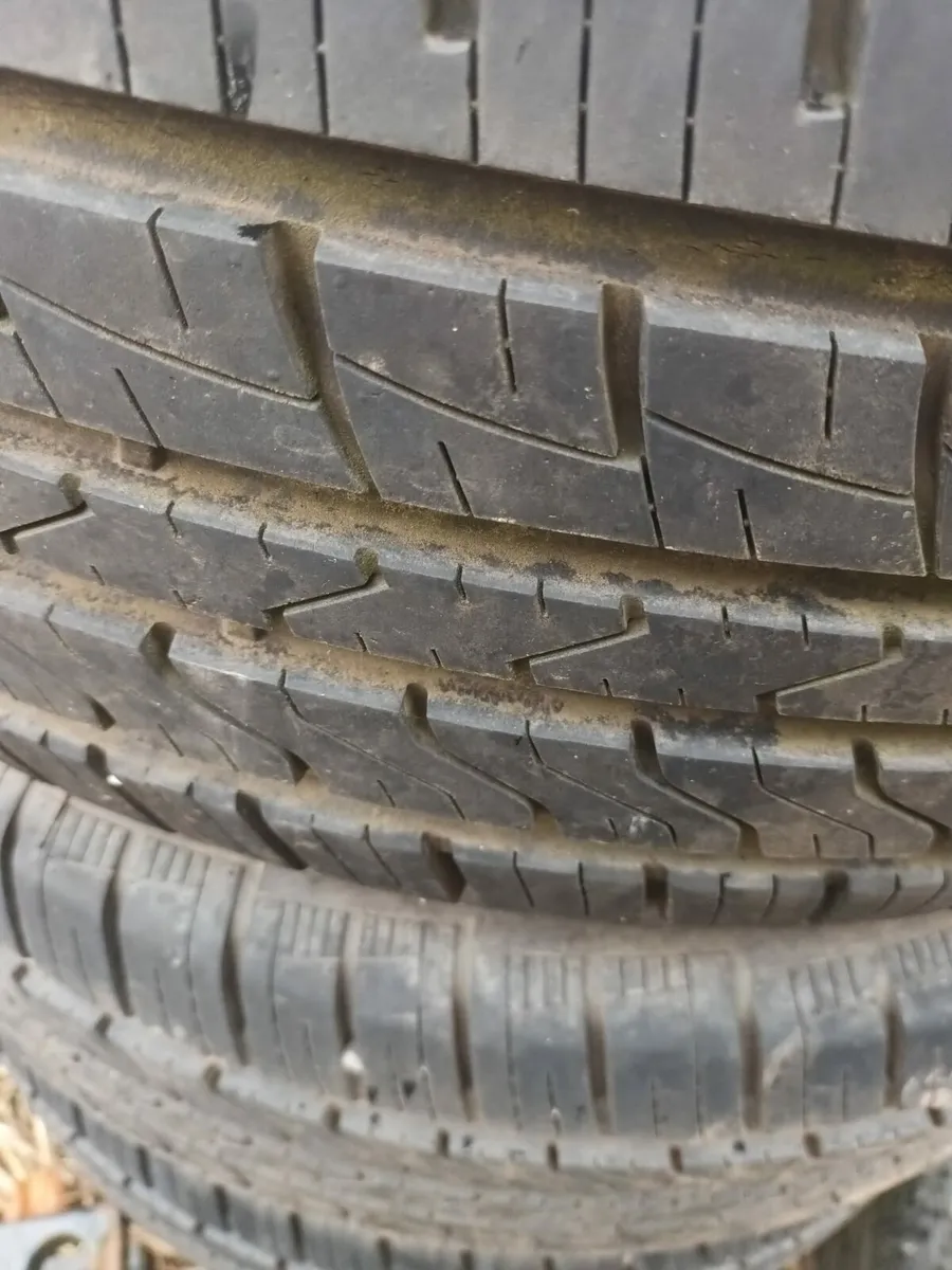 Trailer spare wheels and hilux tyres - Image 1