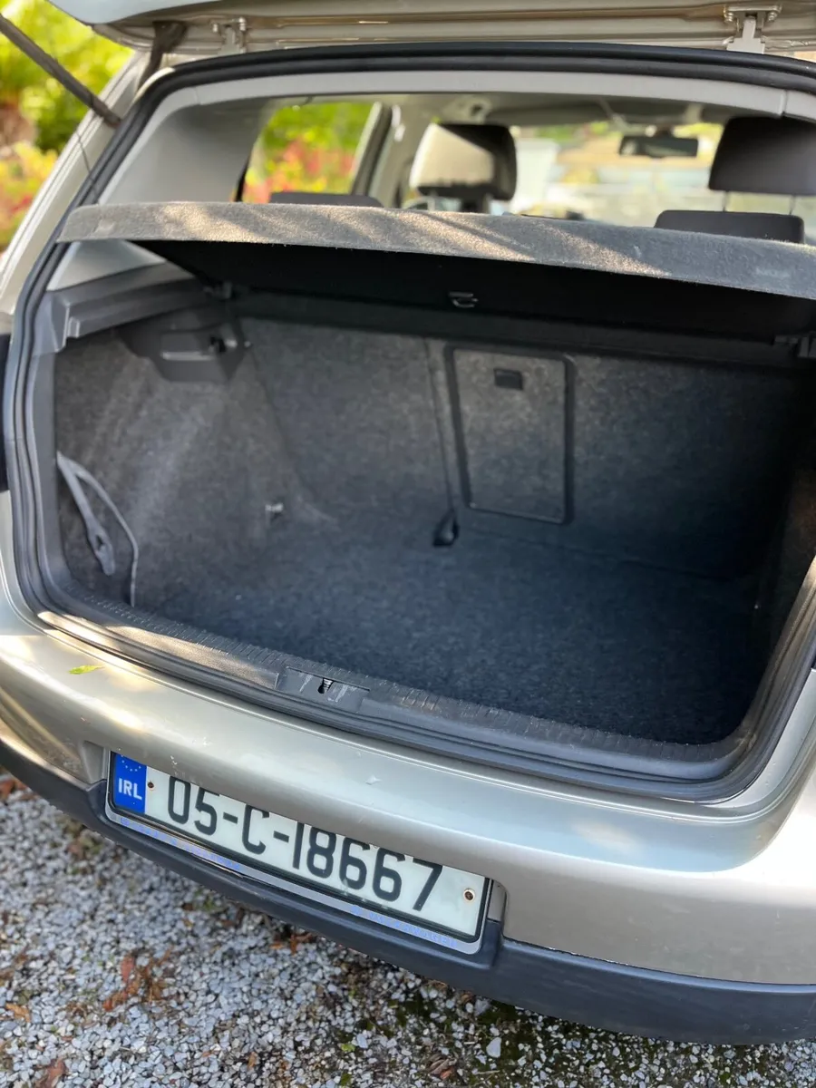 Volkswagen Golf 2005 - Image 1