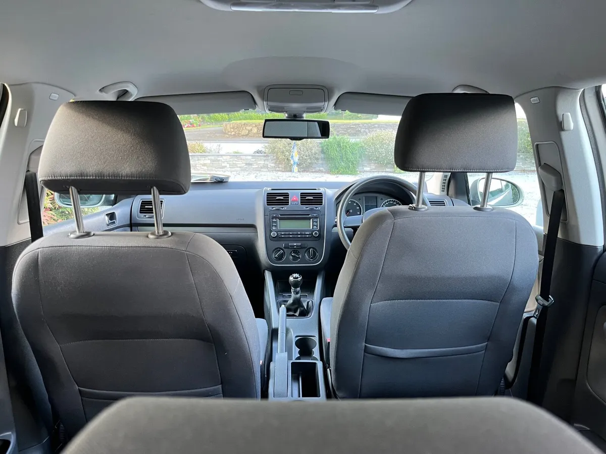 Volkswagen Golf 2005 - Image 2