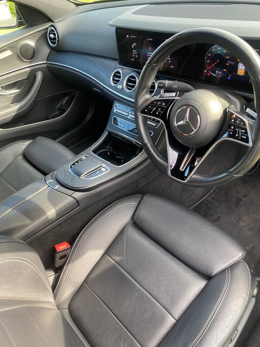 2022 Mercedes.  E 220. Cdi.  A m g - Image 3
