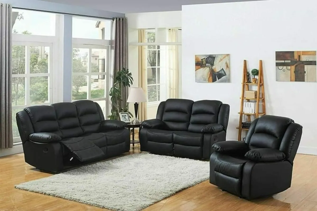Recliner leather fabric sofas
Brand new sofas avai