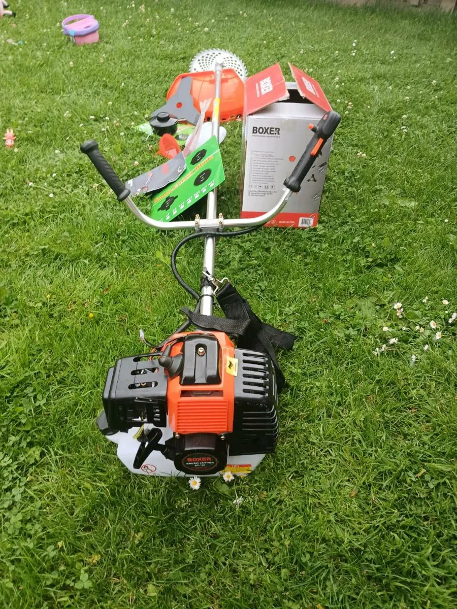Petrol  brush cutter and strimmer. Brand new. - Image 1