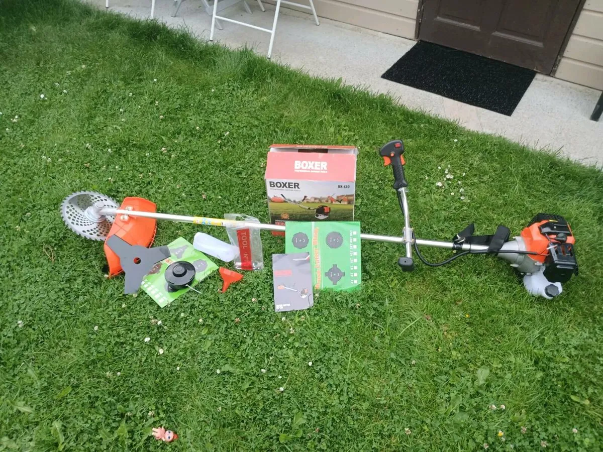 Petrol  brush cutter and strimmer. Brand new. - Image 3