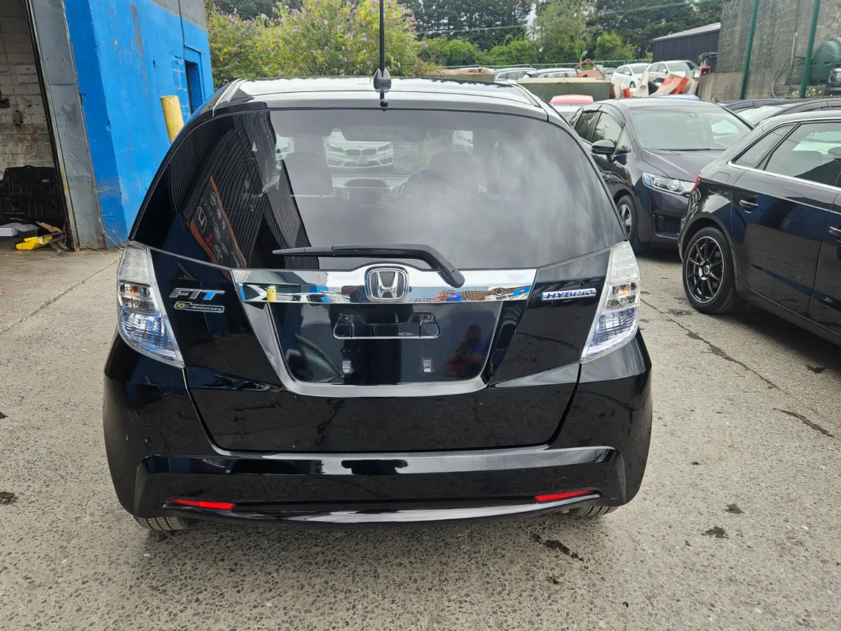 2012 Honda Fit Hybrid Automatic - Image 4