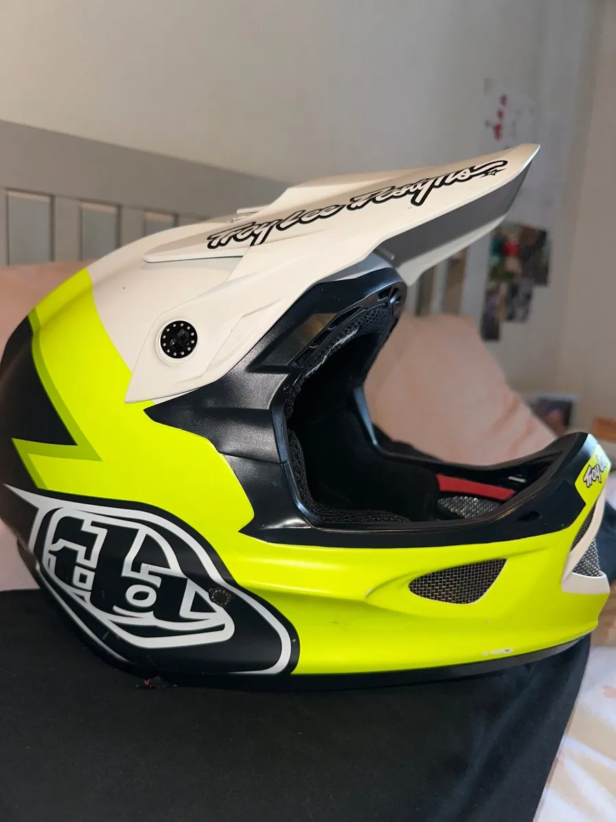 Helmet Troy Lee Designs D3 - Image 1