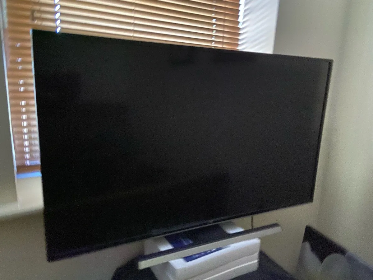 Smart 4K 40” TV for sale - Image 1