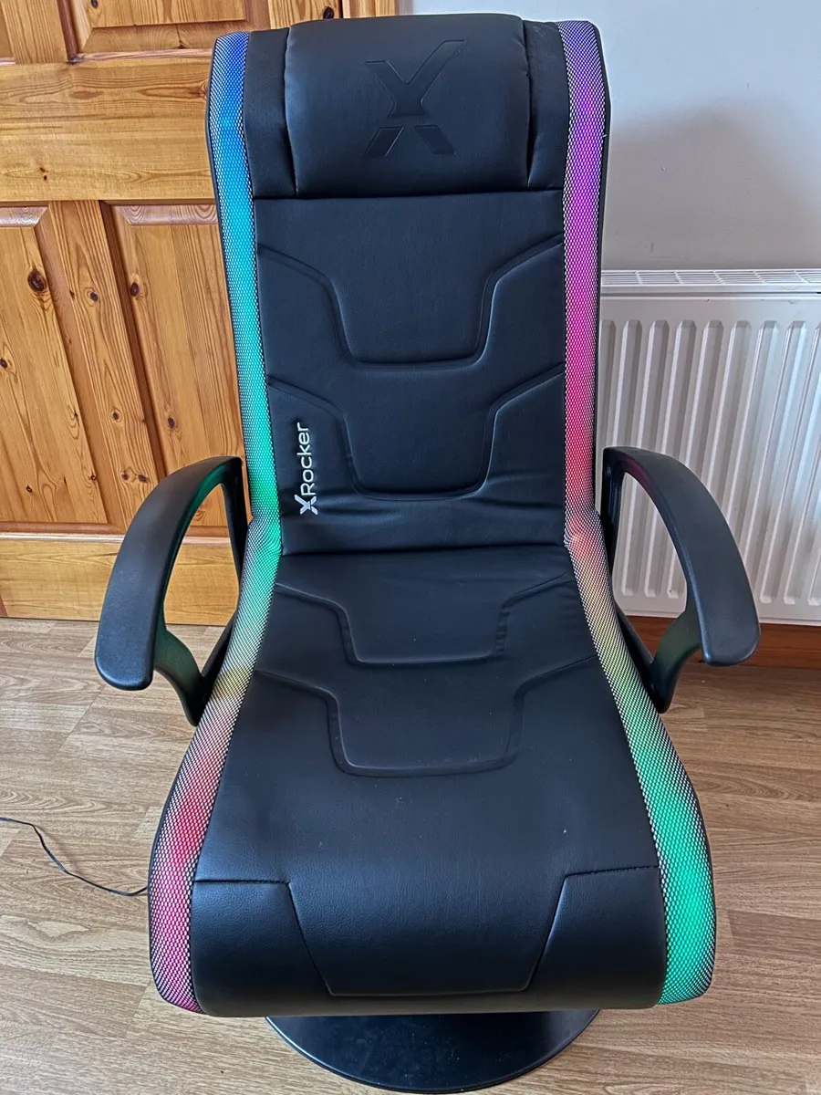 Gaming chair with LED lights -great condition-€150 - Image 1