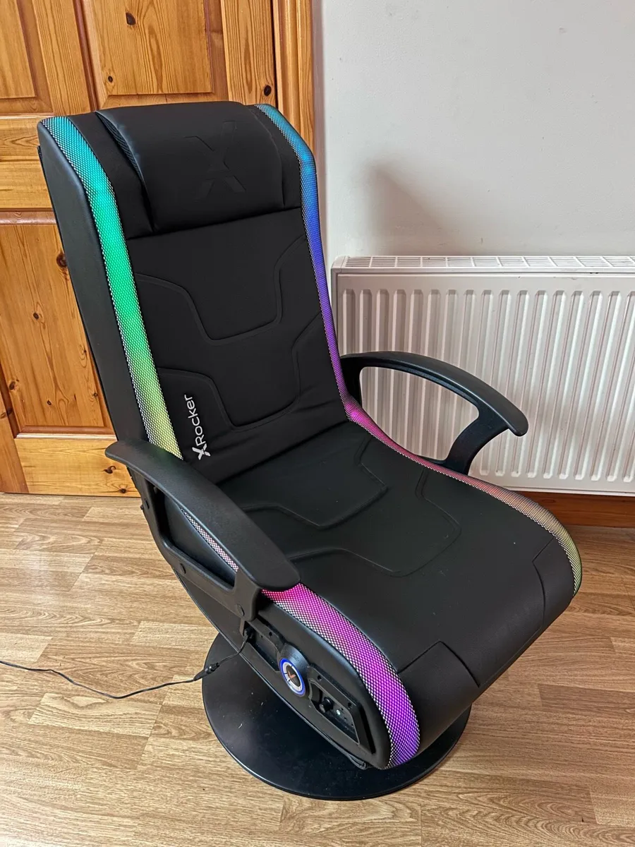 Gaming chair with LED lights -great condition-€150 - Image 2