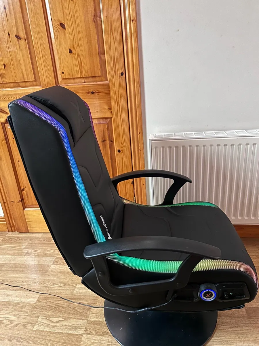 Gaming chair with LED lights -great condition-€150 - Image 3