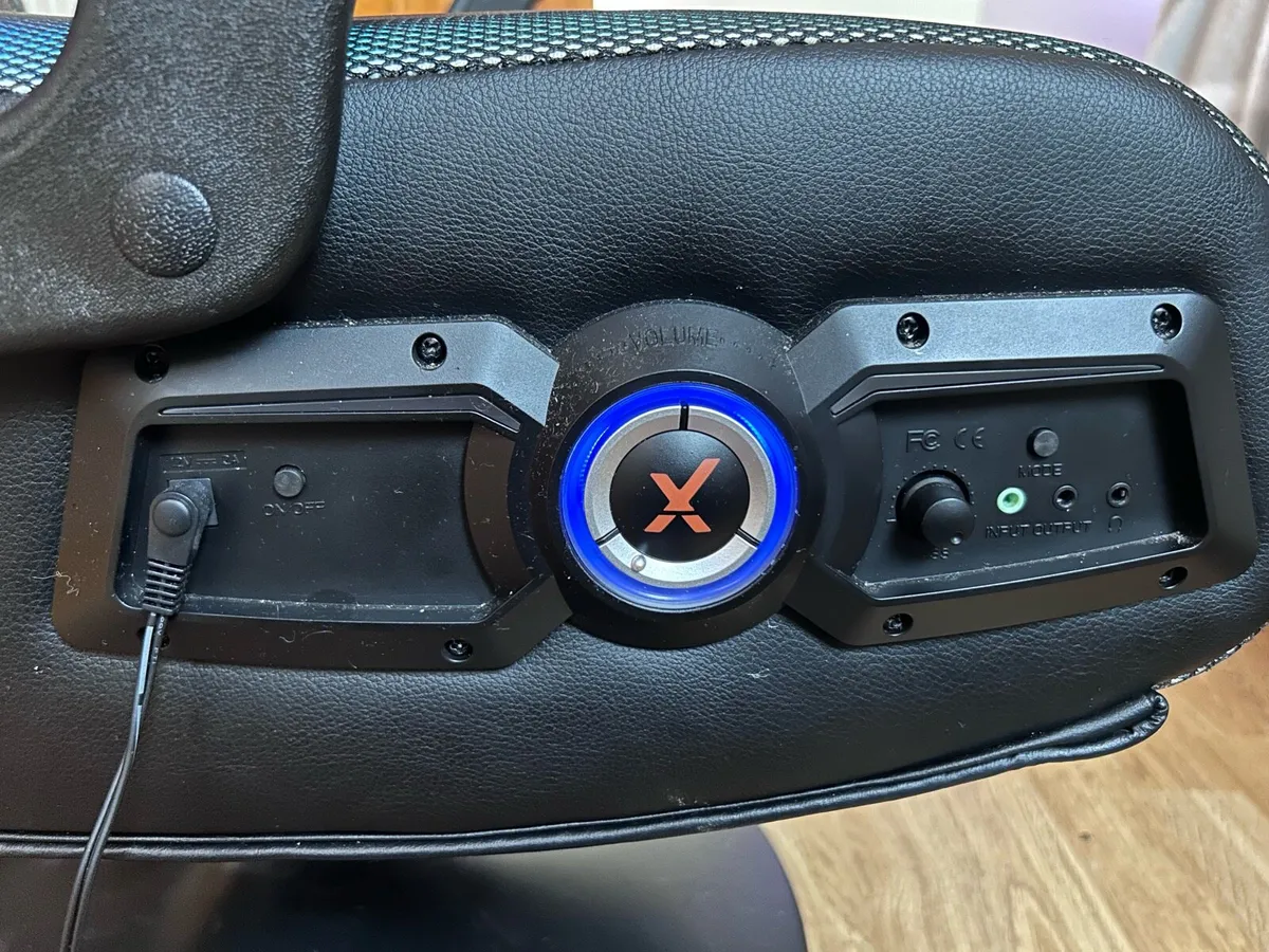 Gaming chair with LED lights -great condition-€150 - Image 4